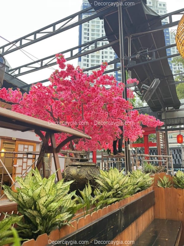 Cây cổ thụ giả đẹp như thật