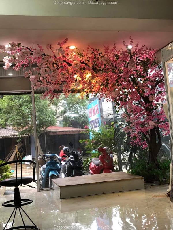 Cây hoa anh đào giả trang trí cửa hàng