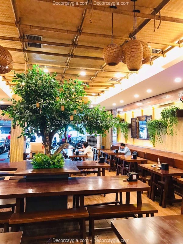 Cây Lá Xanh Giả Trang Trí Cửa Hàng