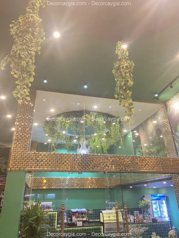 Decor cây rủ giả cho nhà hàng